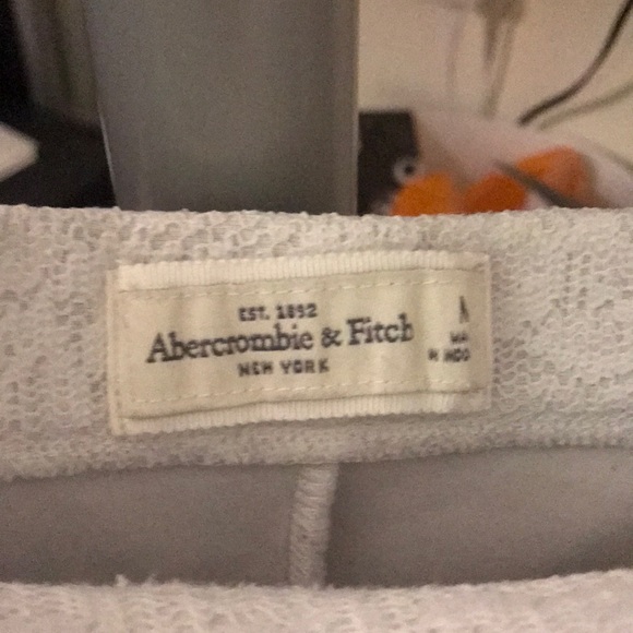 White skirt from Abercrombie&Fitch - Picture 2 of 4